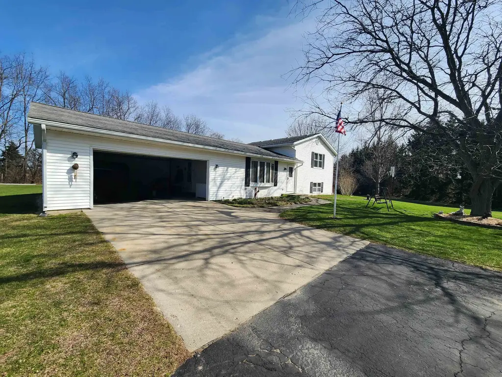2549 State 213 Road, Orfordville