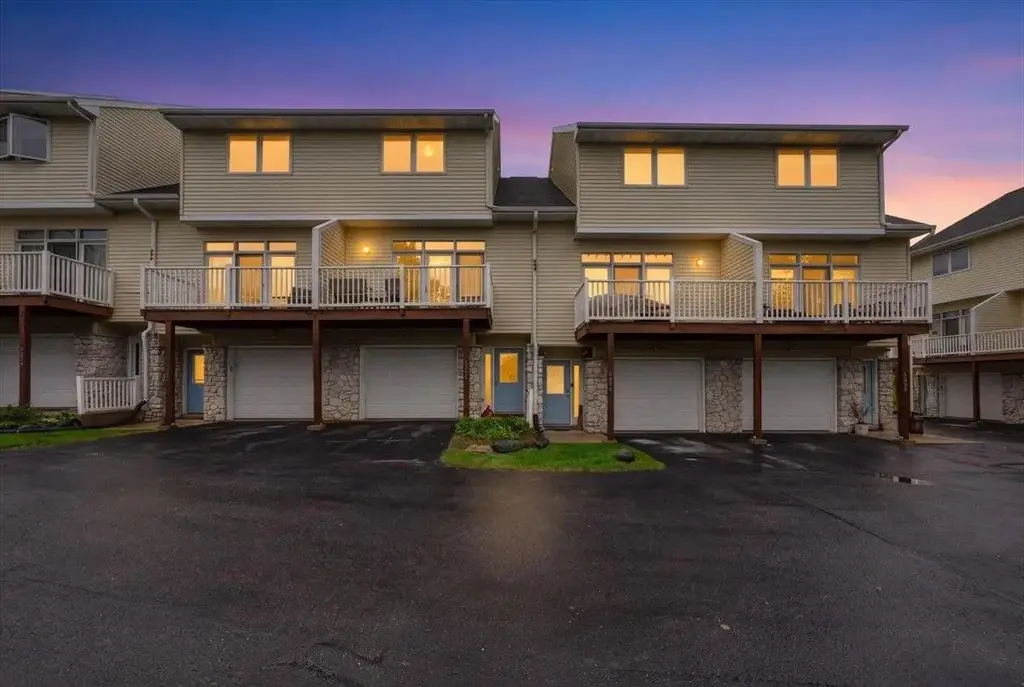 4466 Gray Road, Windsor