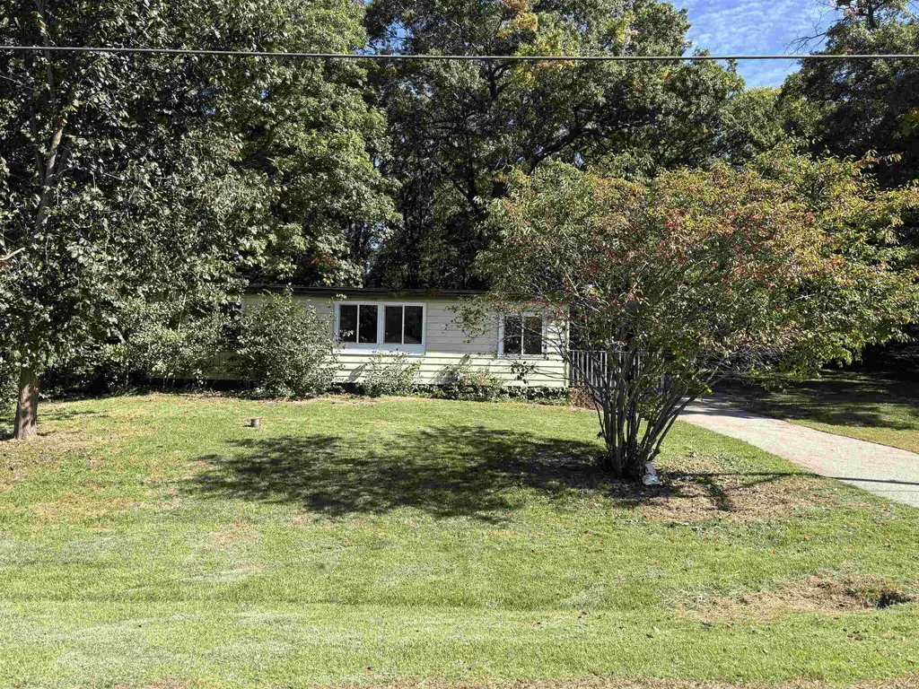 832 W Happy Hollow Road, Rock