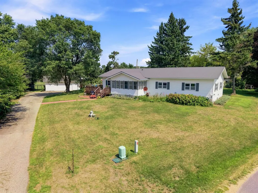 W5496 Emerson Road, Lemonweir