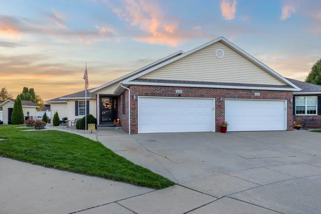 2149 Blue Heron Court, Stoughton