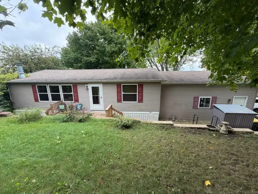 38 Apple Hill Drive, Blue Mounds