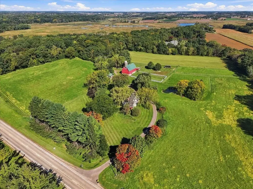 1942 County Road Bb, Cottage Grove