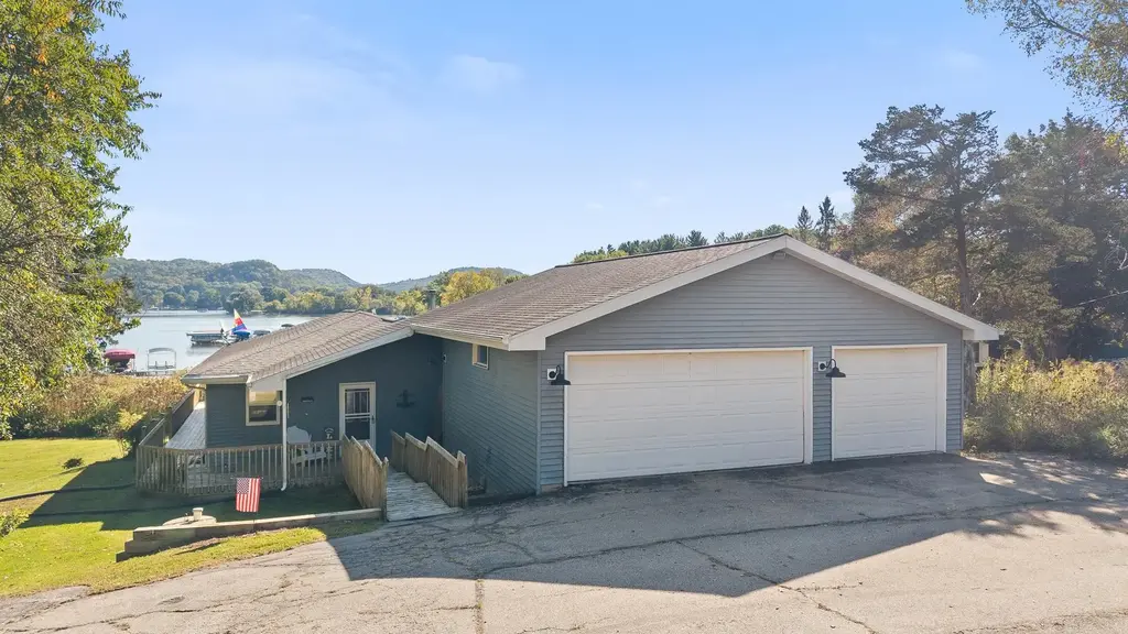 N2120 Smith Park Road, West Point