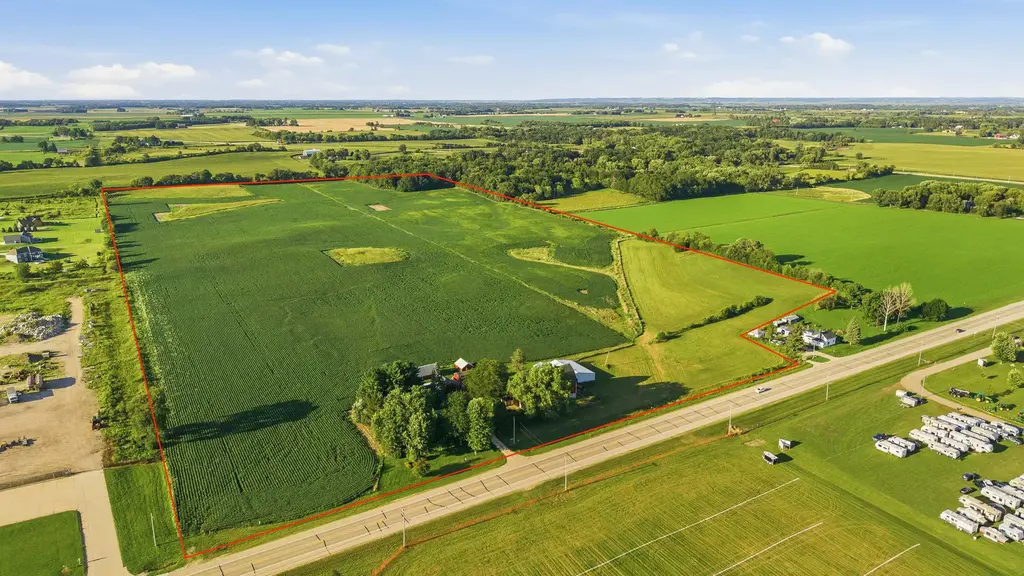 W7274 Hwy 33, Oak Grove