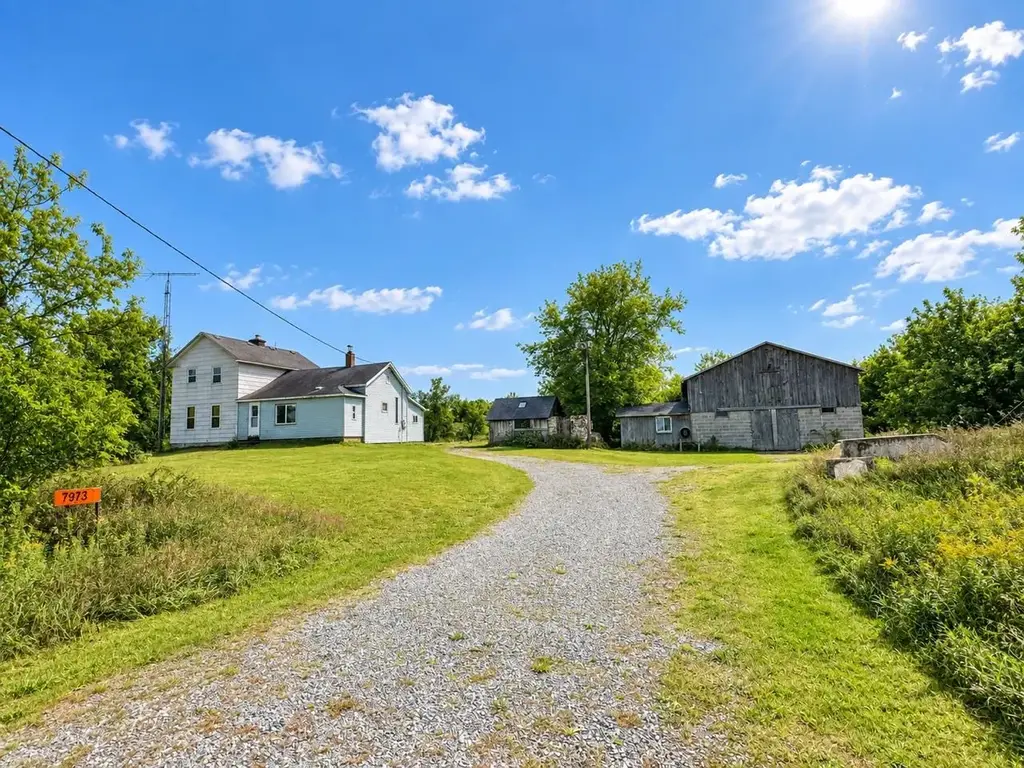 7973 Old Amish Road, Amherst