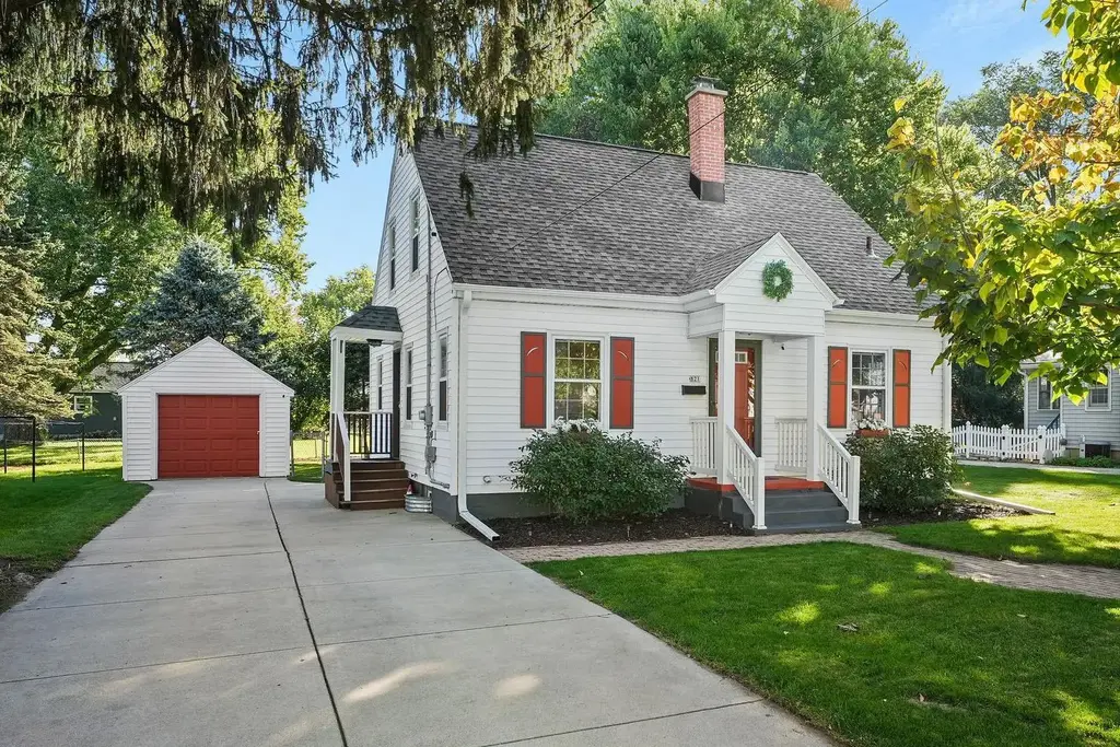 821 N Fair Oaks Avenue, Madison