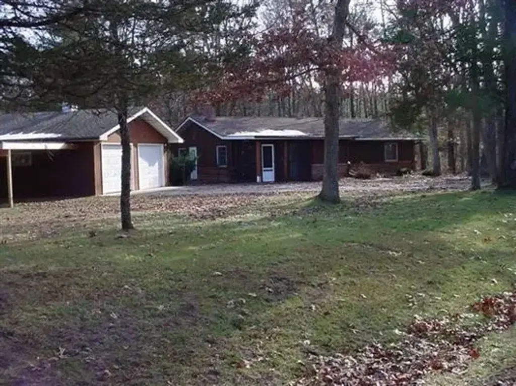 W1334 Arrowhead Road, Lyndon