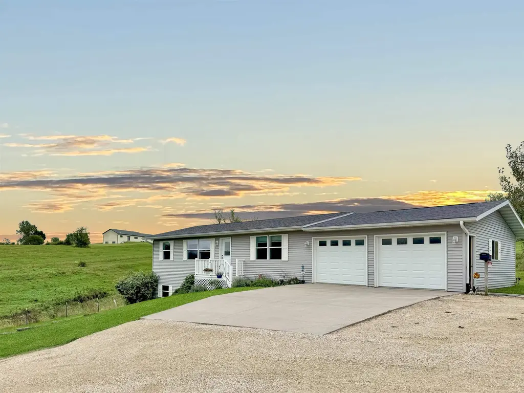 61988 Wildwood Drive, Prairie du Chien
