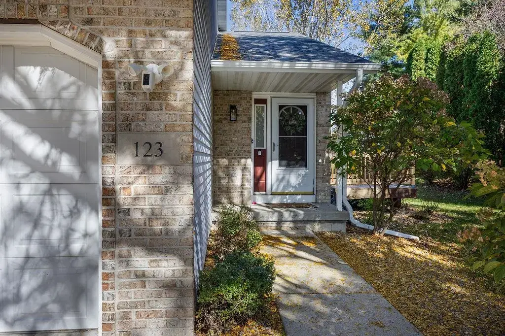123 W Windsor Avenue, Cottage Grove