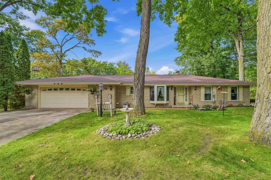611 River Drive, Mayville