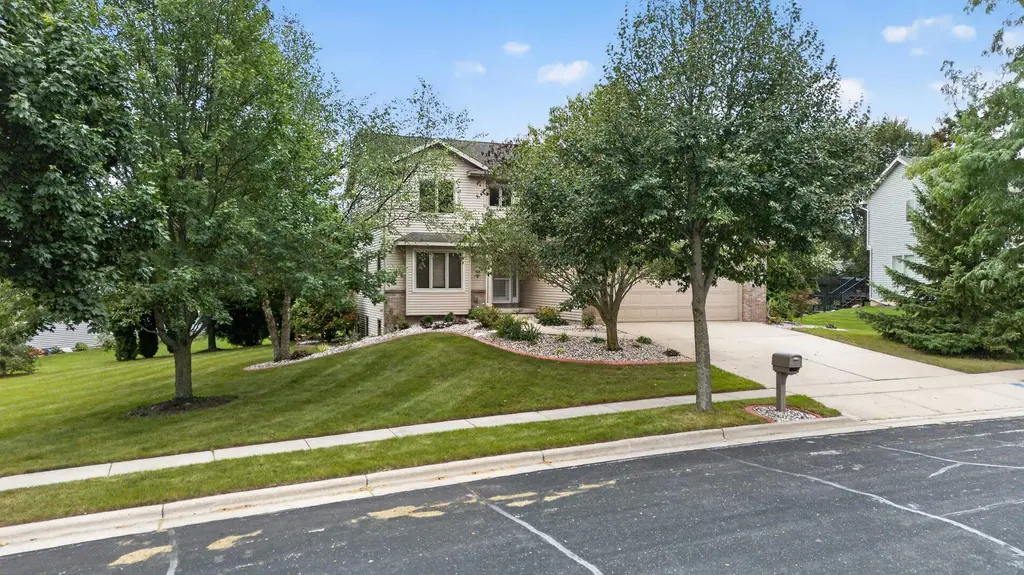 2225 Stone Crest Road, Stoughton