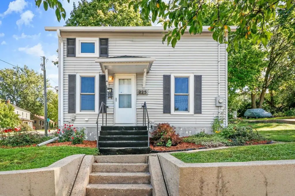 225 Hillside Avenue, Stoughton