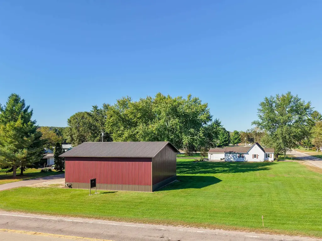 137 W Exchange Street, Lone Rock
