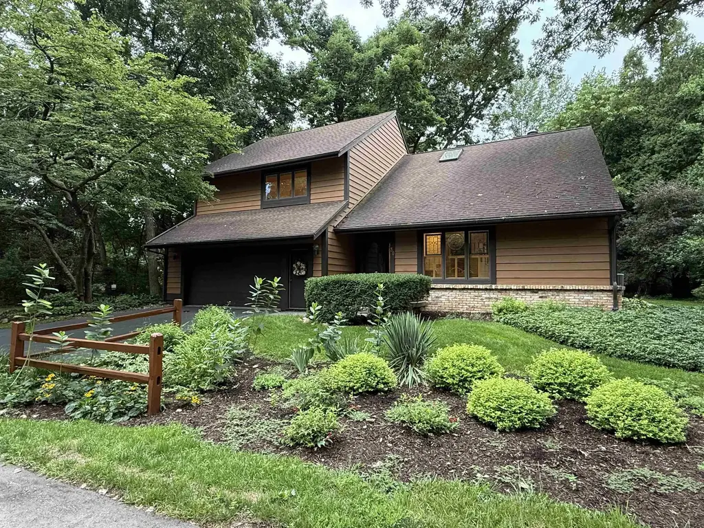 30 Shadowwood Court, Janesville
