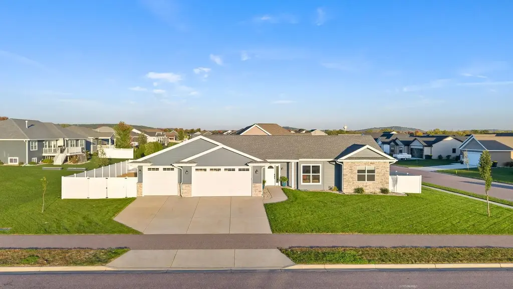 162 Chickadee Lane, Sauk City