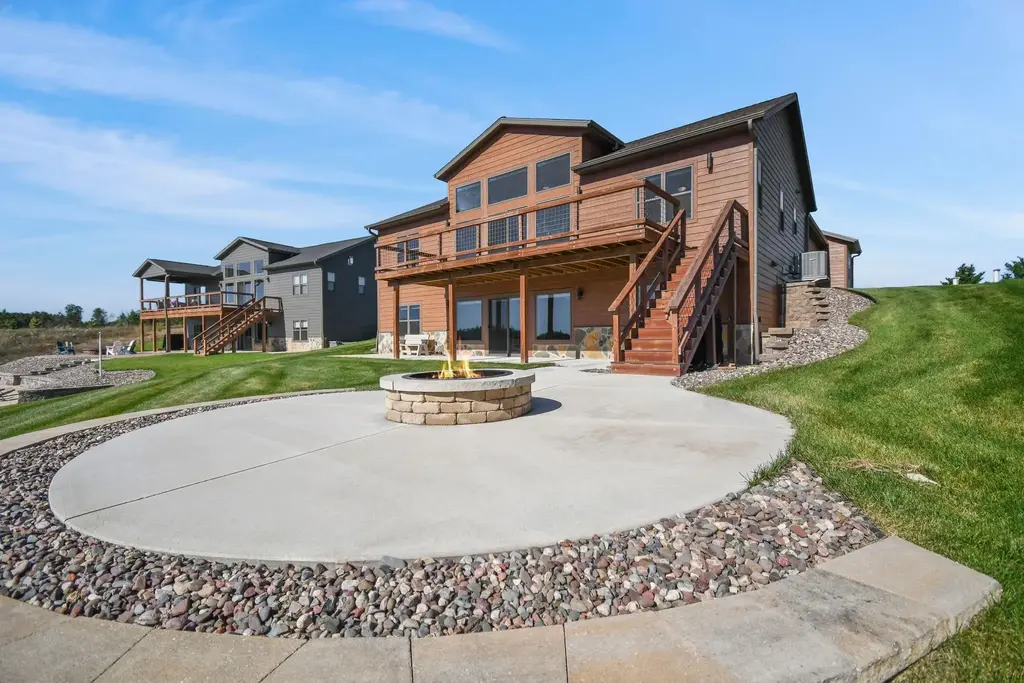 W5807 Lake Cabin Drive, Germantown