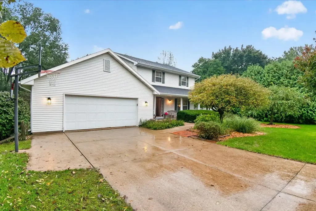 8330 N Birdie Street, Milton
