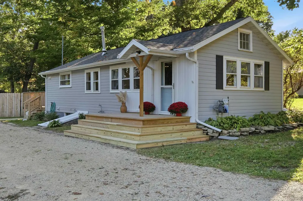 1732 E Road Two, Milton