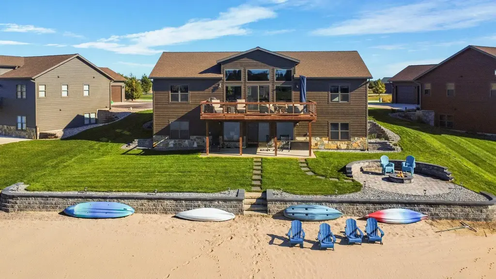 N8629 N Log Cabin Court, Germantown