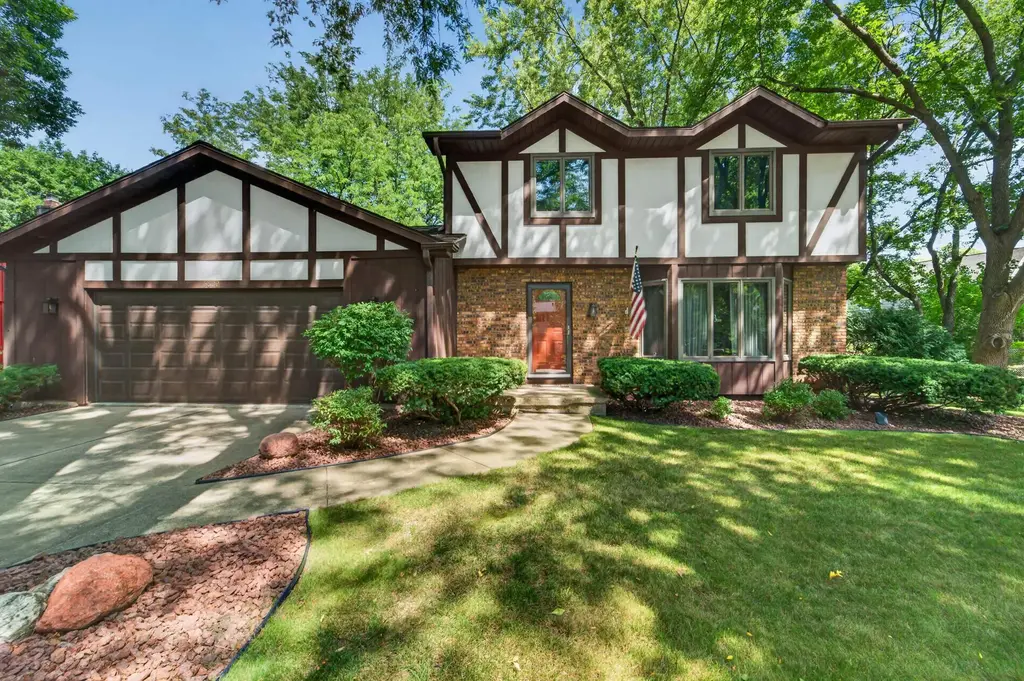 5800 Tall Oaks Road, Fitchburg