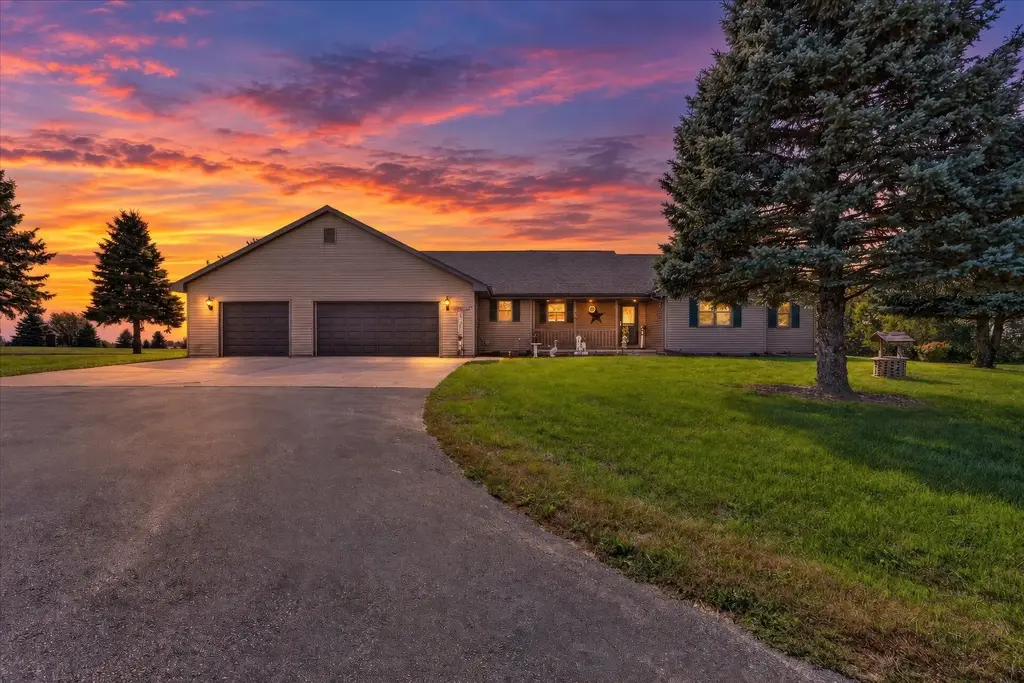 5541 W County A Road, Janesville