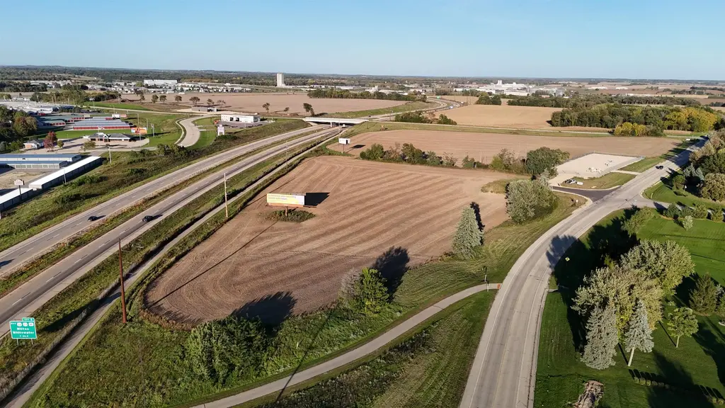 E M-h Townline Road, Milton
