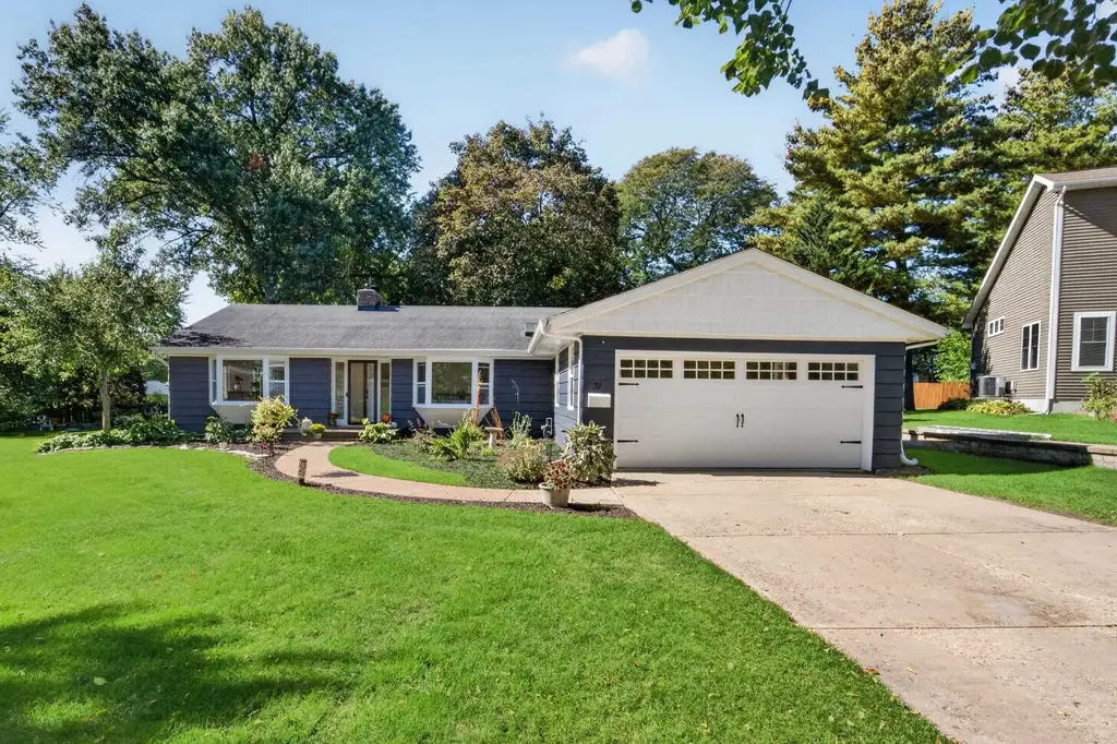 31 Hiawatha Circle, Madison