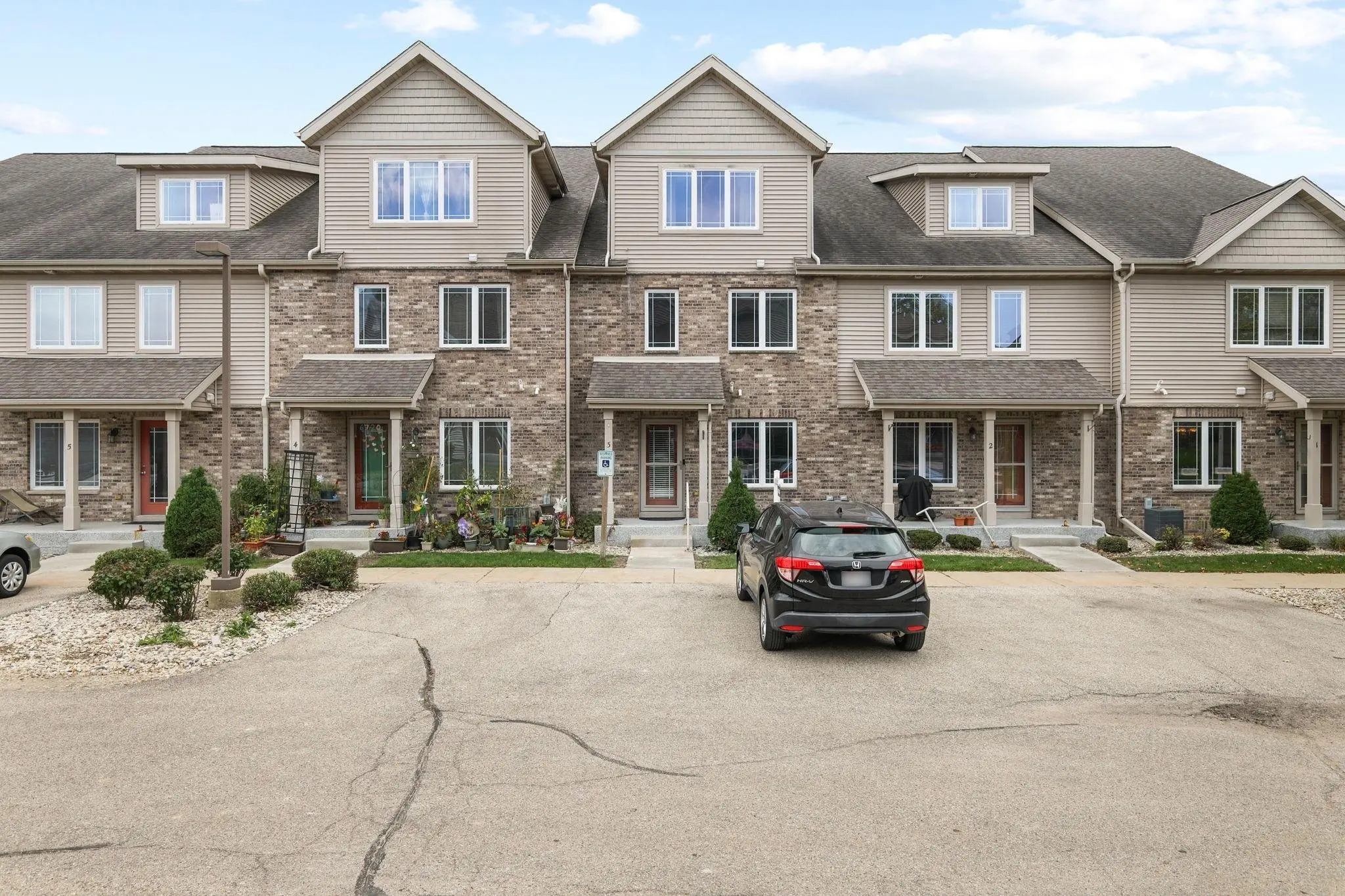 Photo of Listing #2034293