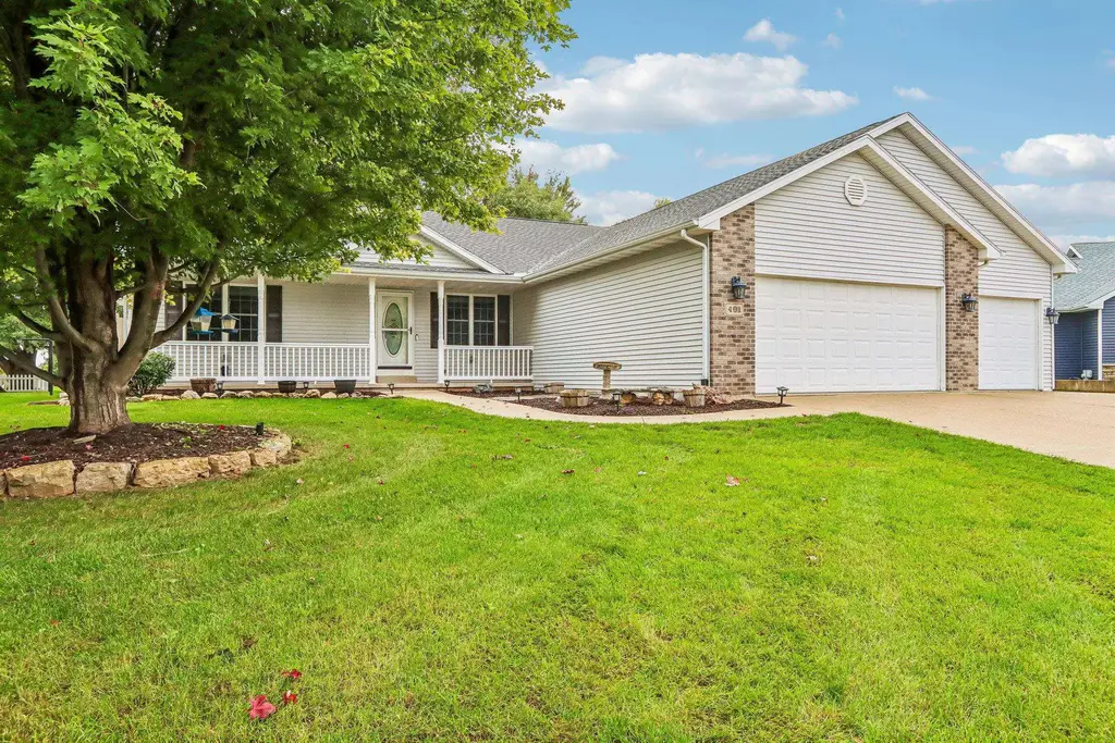 401 Bretts Way, Orfordville