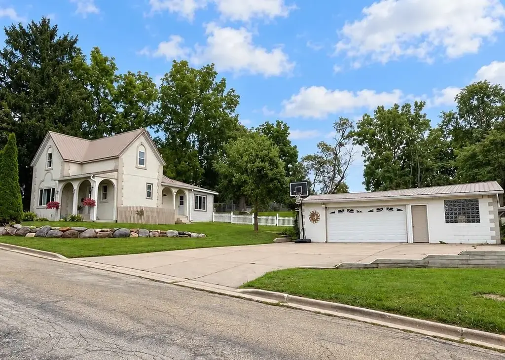 115 Garden Lane, Dodgeville