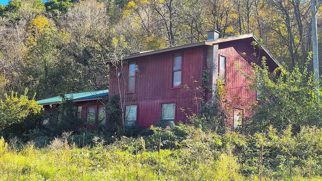 55749 County C Road, Freeman