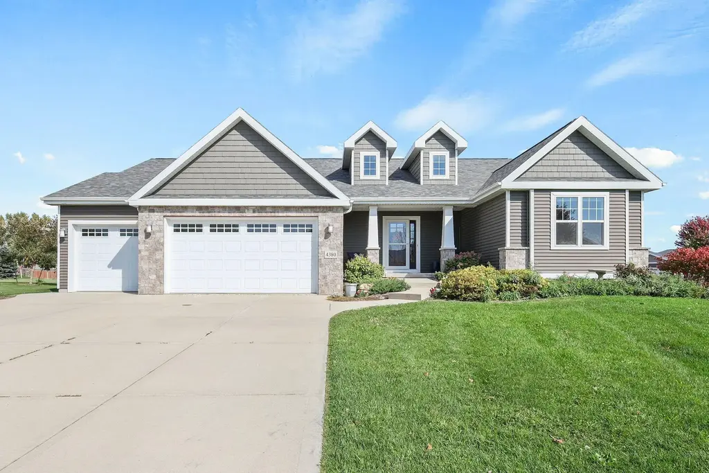 4380 Scenic View Road, Windsor