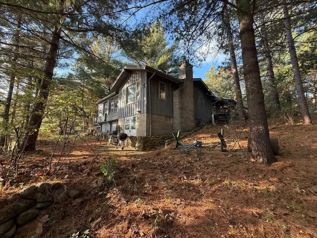 383 Eagle Court, New Chester