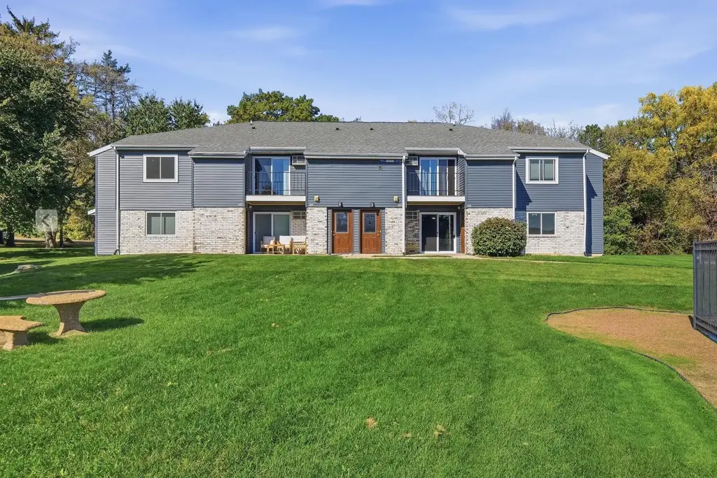 307 Whispering Pines Way, Fitchburg