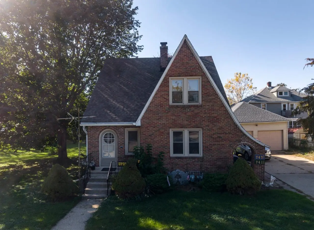 Photo of Listing #2034755