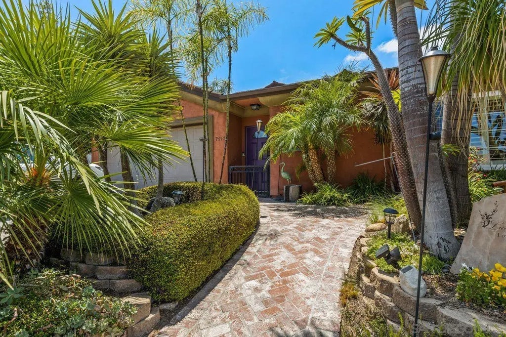 7142 Bobhird, SAN CARLOS