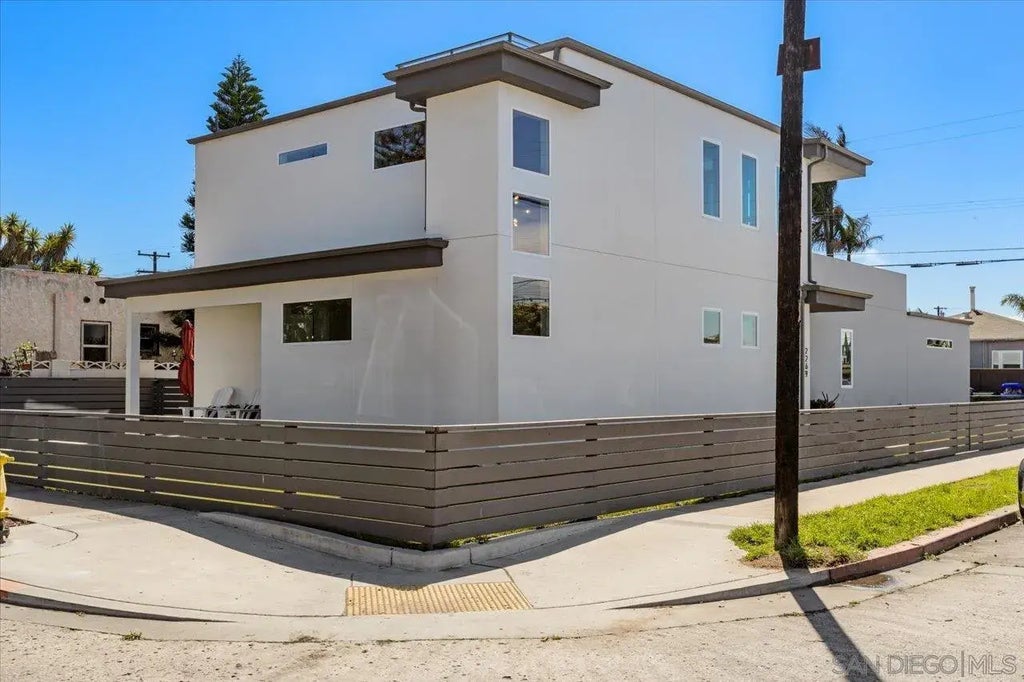 2269 Ebers, OCEAN BEACH