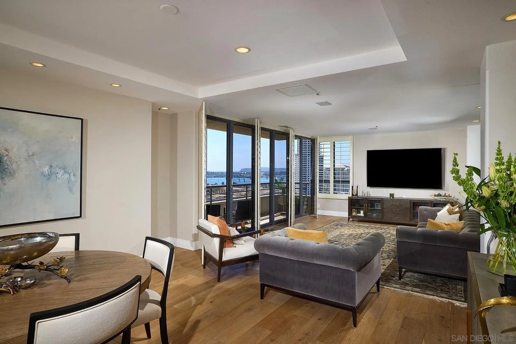 700 Front St 1005, DOWNTOWN