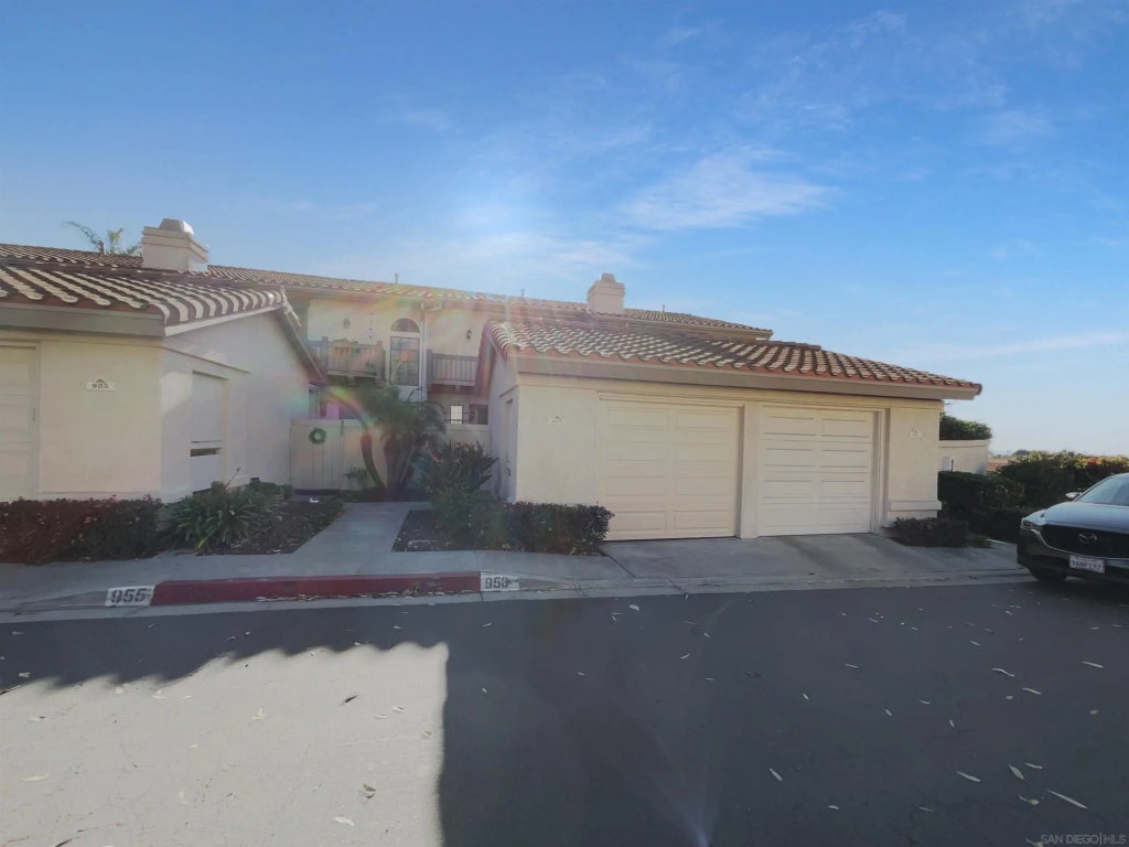 953 Boxwood Ct, Carlsbad