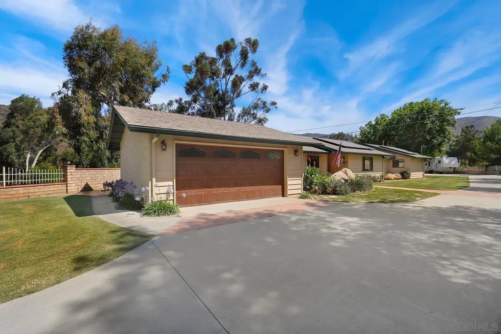 3320 Peg Leg Mine Rd, Jamul