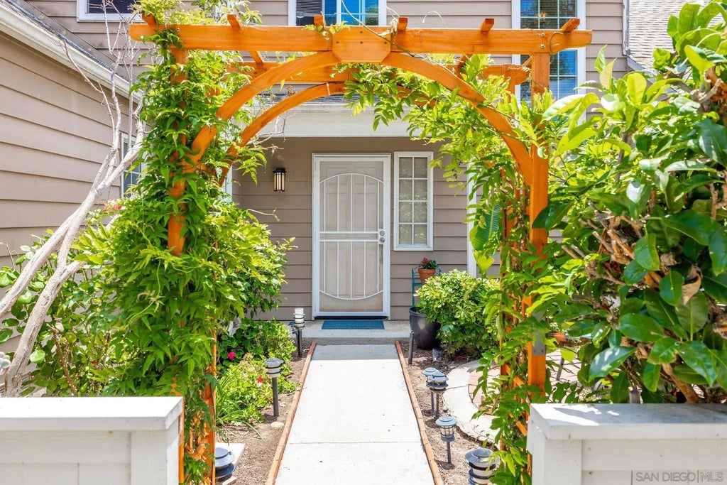 2641 Regent Rd, Carlsbad