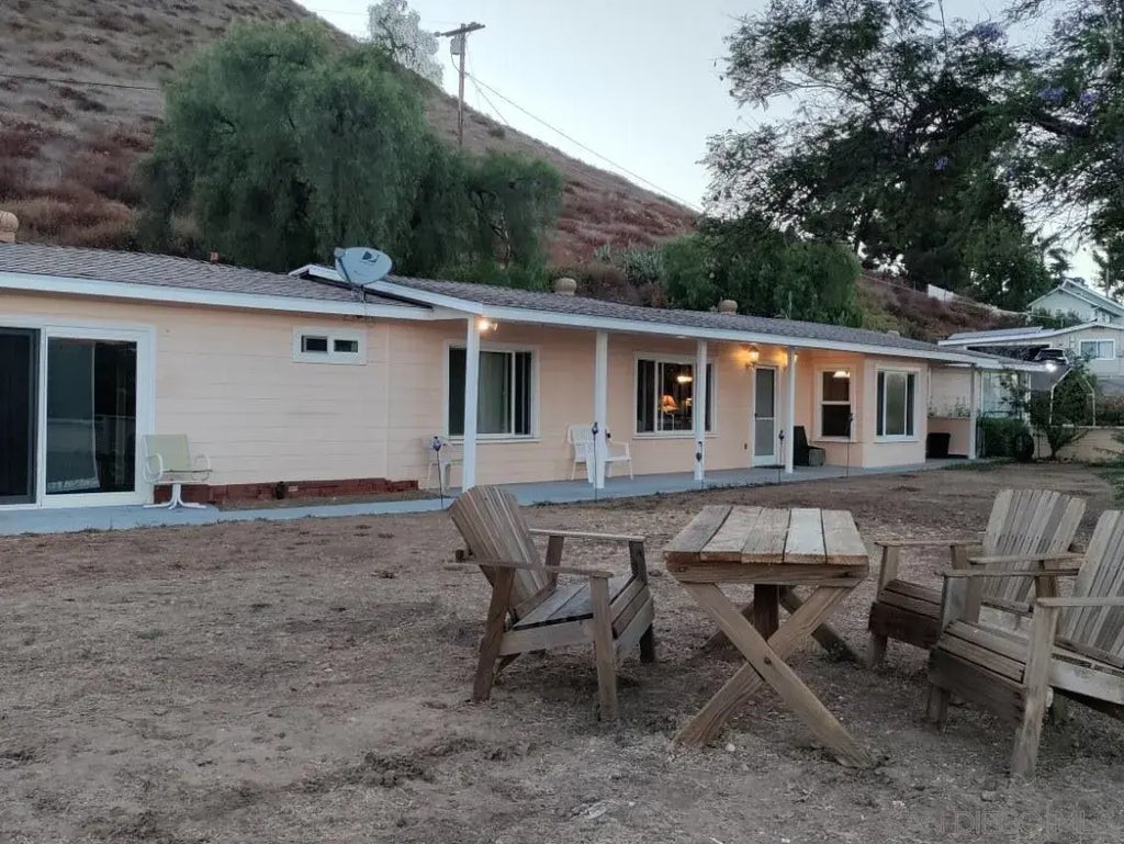 11812 Royal Rd, Lakeside