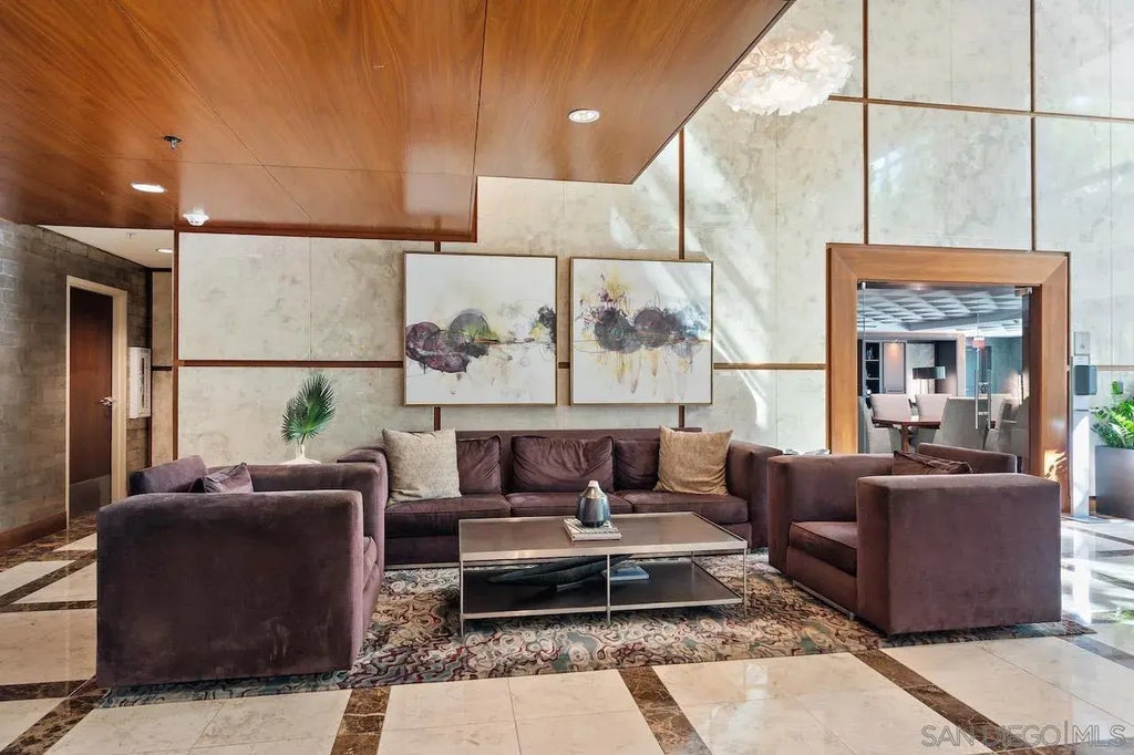 1205 Pacific Hwy 702, DOWNTOWN