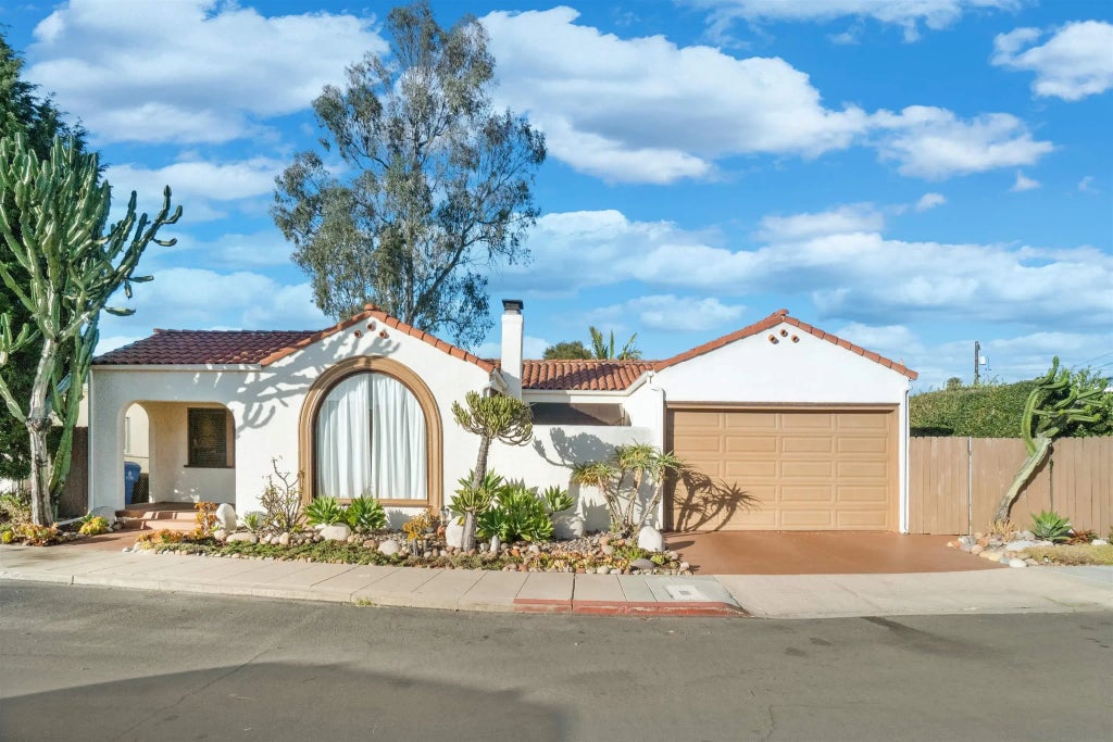 5472 Gilbert Dr, Metropolitan (MET)