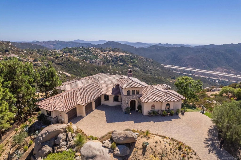 29202 Meadow Glen Way W, Escondido