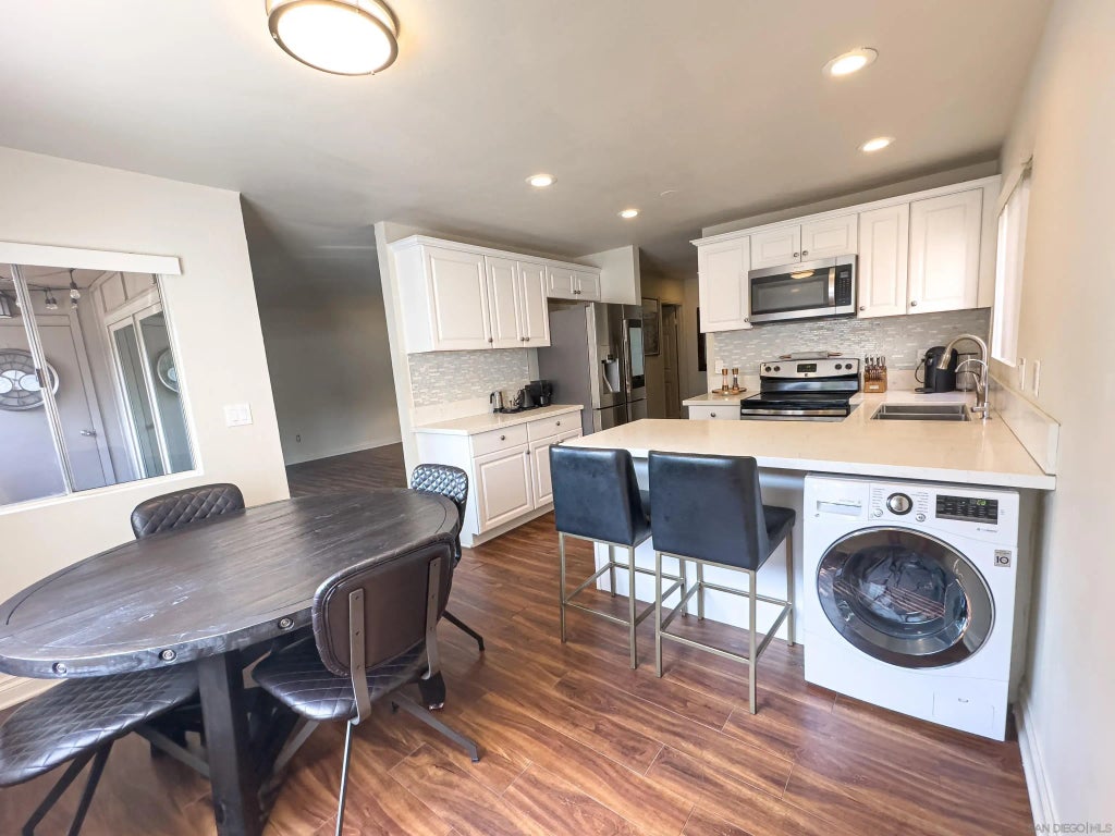 5483 Adobe Falls Rd 7, DEL CERRO