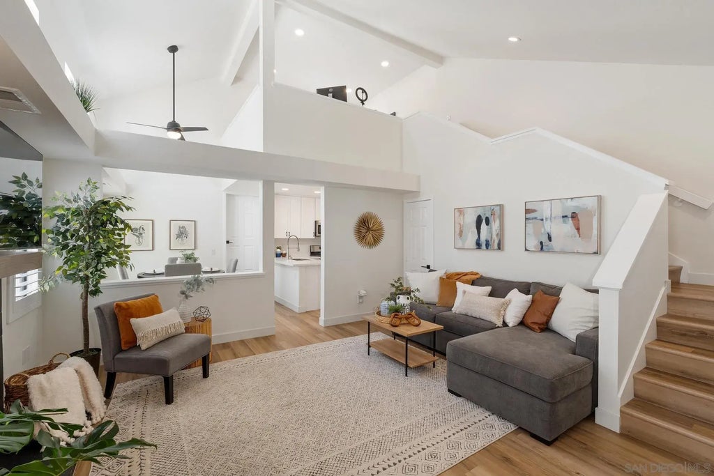 813 Spindrift Ln, Carlsbad