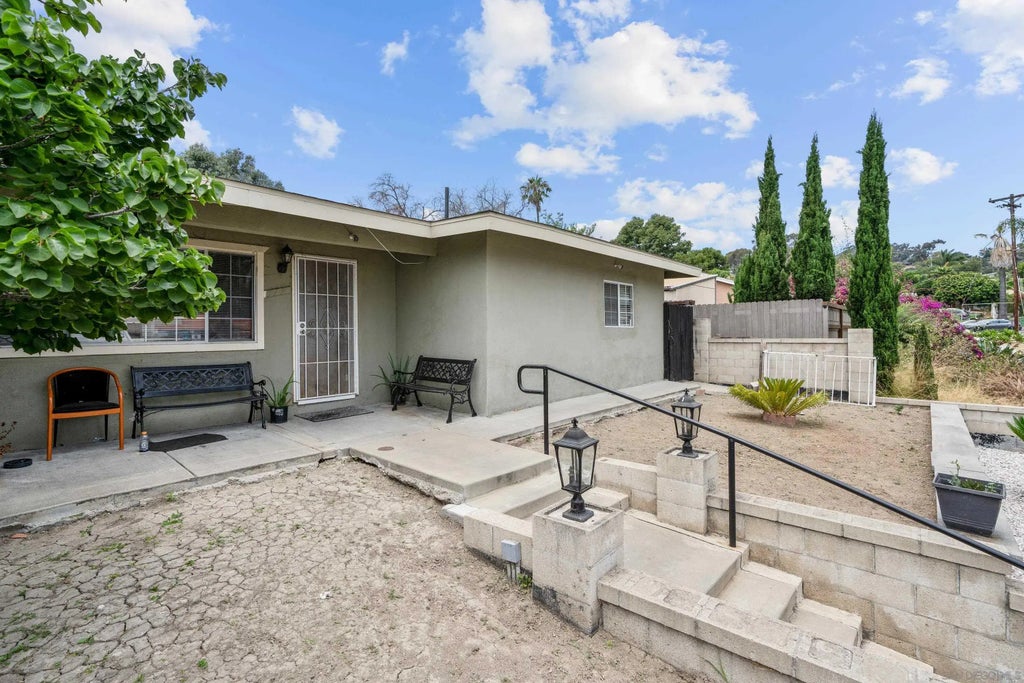 519 Camelot Dr., Oceanside