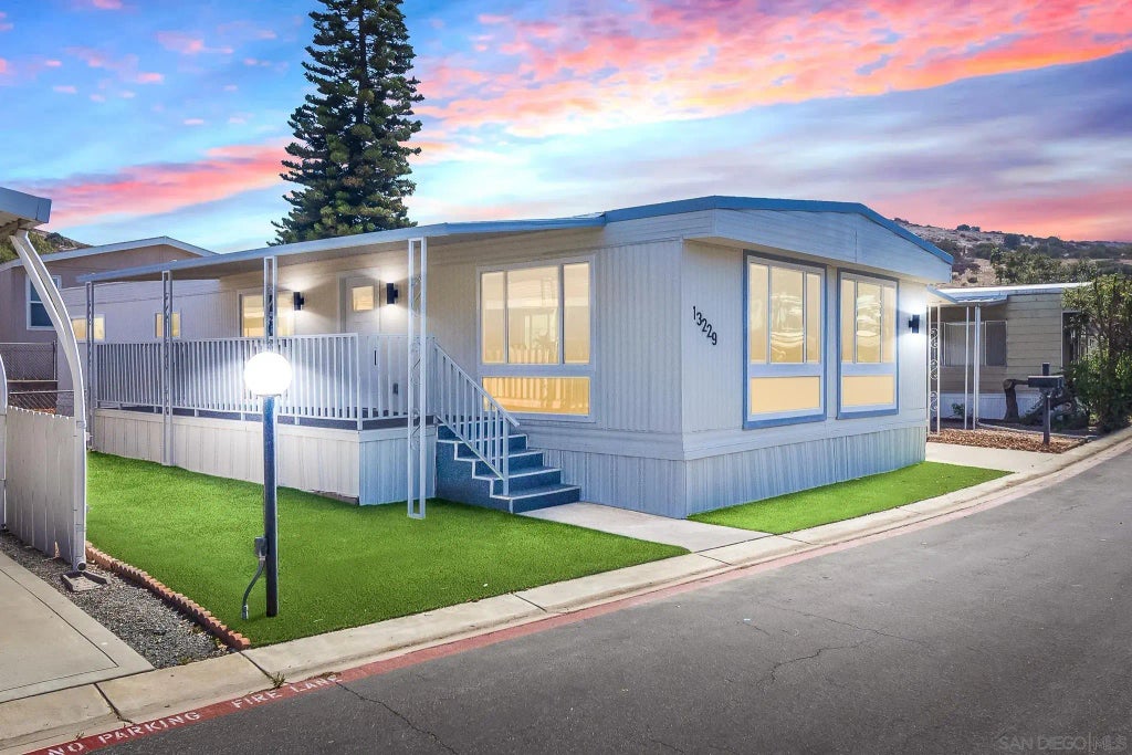 13229 Casa Vista St 85, Poway